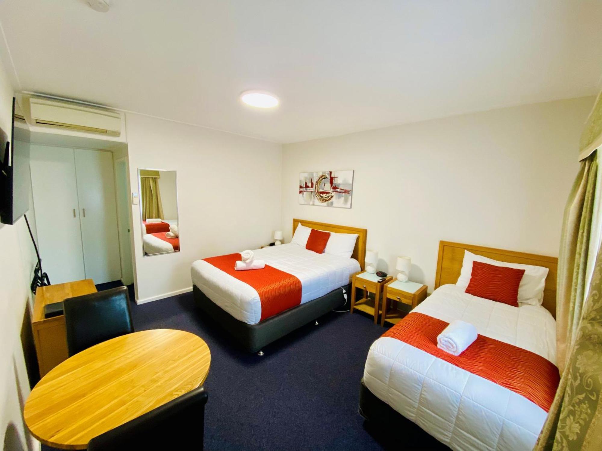 Colonial Lodge Motor Inn Ясс Екстер'єр фото