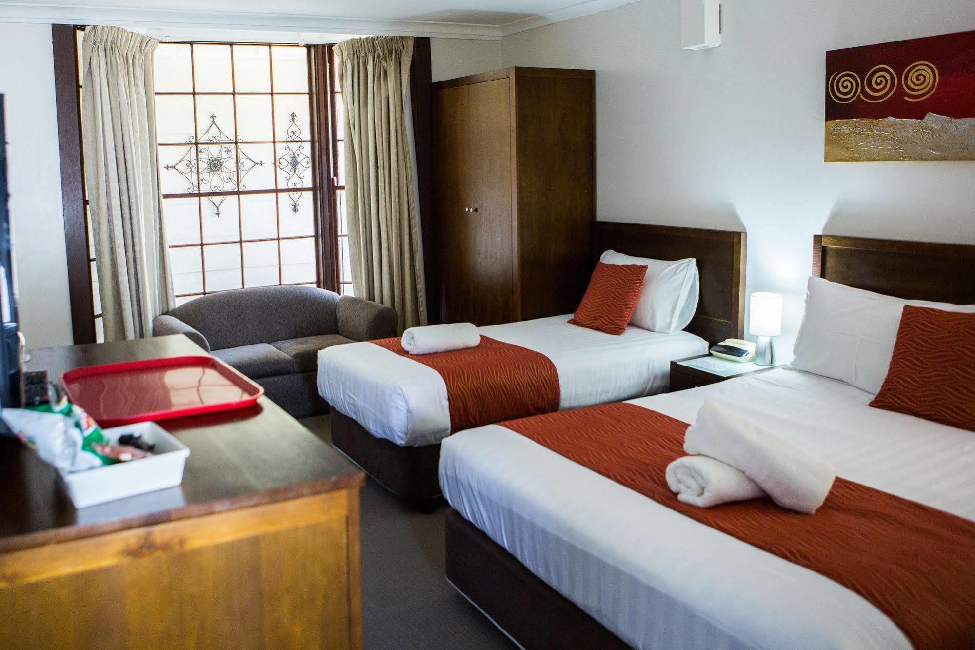 Colonial Lodge Motor Inn Ясс Екстер'єр фото